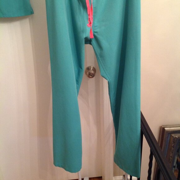 EUC Figs Technical Collection Scrubs Set Pants Shirt Top Seafoam Green Blue L - Picture 4 of 10
